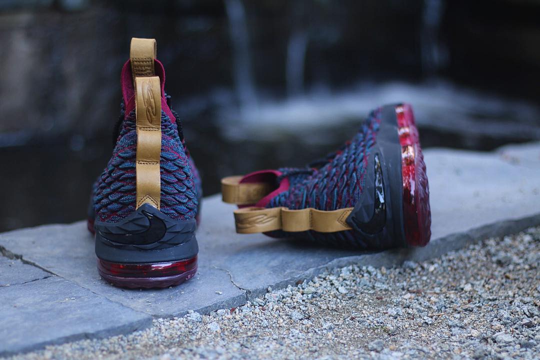 Nike,LeBron 15  层次感十足！全新 LeBron 15 “Cavs” 美图欣赏