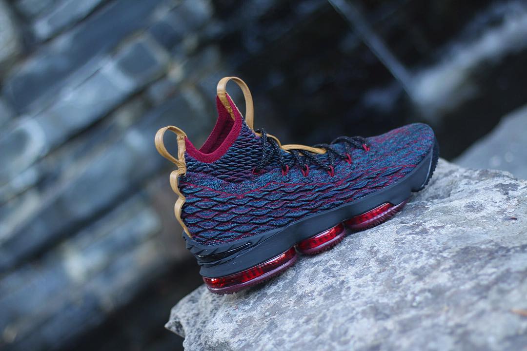 LeBron 15,Cavs,Nike  骑士队蓝红装扮！LeBron 15 “Cavs” 将于 12 月登场