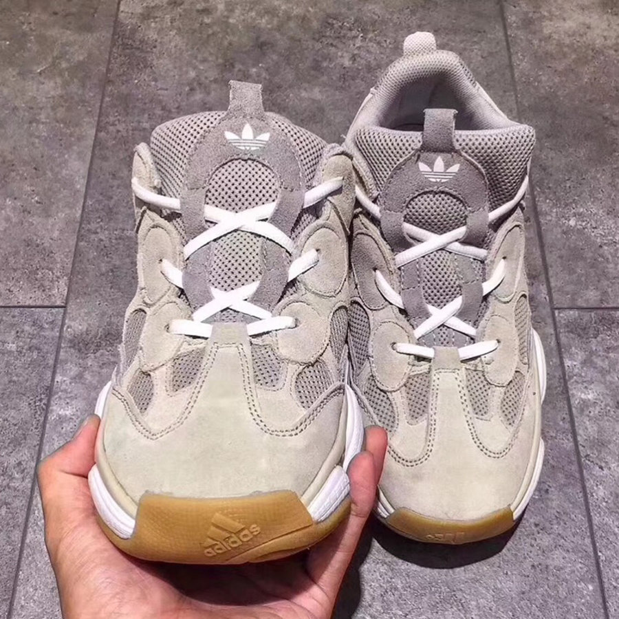 Yeezy Desert Rat 500,adidas  Yeezy Desert Rat 500 新配色实物曝光，但有人表示这是假货！