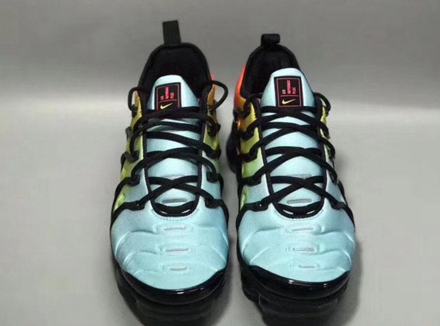 Air VaporMax Plus,Nike,A04550-  绚丽渐变鞋面！这款 Air VaporMax Plus 你给打几分？