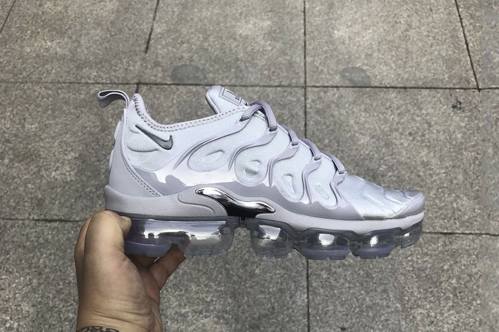 Nike,Air Vapormax Plus  复古与前卫相结合！VaporMax Plus 实物曝光