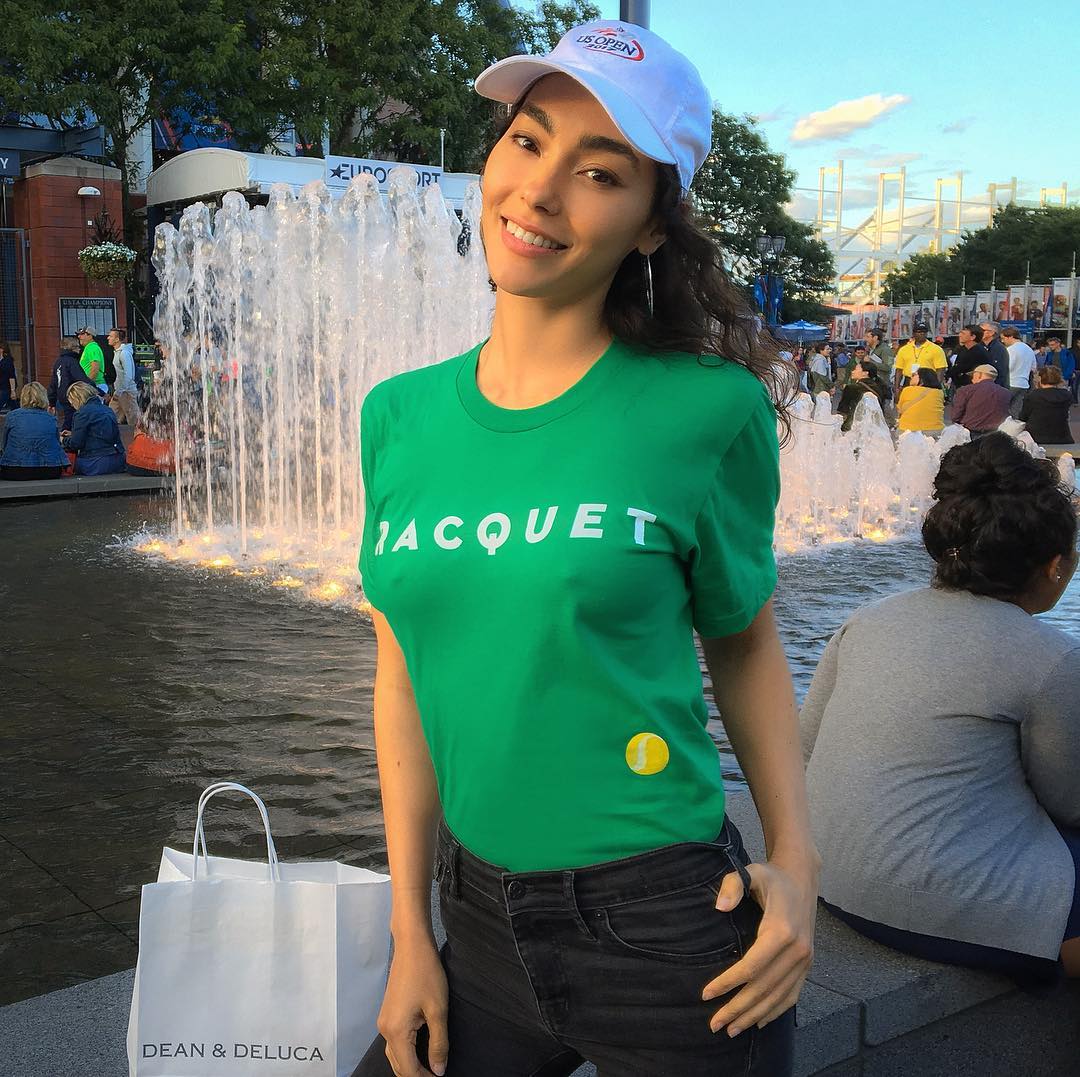 Triple-S,Balenciaga 巴黎世家 潮流女神 Adrianne Ho 穿多少尺码的鞋？这次你终于有机会知道了！