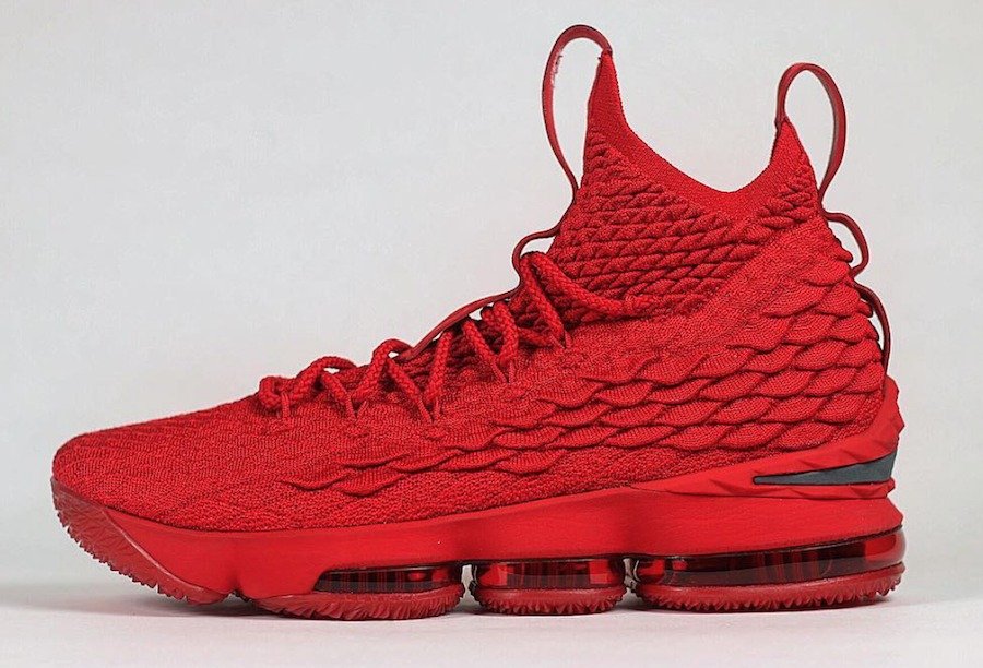 Nike,LeBron 15  俄亥俄大学专属配色！全新 LeBron 15 PE 实物欣赏