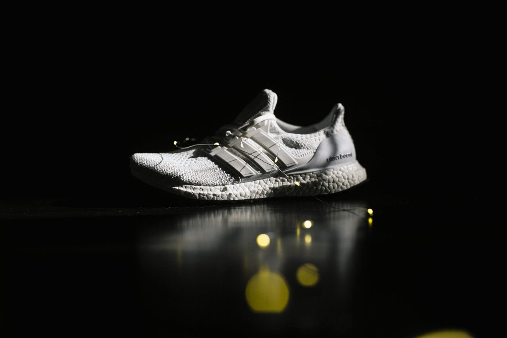 adidas,UltraBoost 4.0  黑白与纯白！两款经典配色 UltraBoost 4.0 现已发售