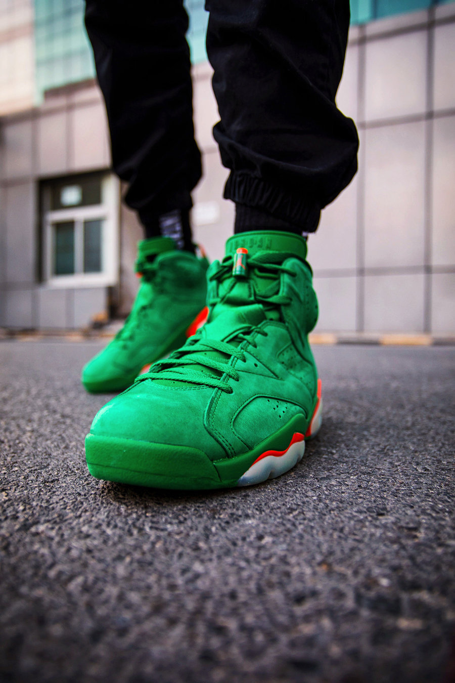 国内买比国外便宜!提前上脚展示 aj6 绿色佳得乐版本!