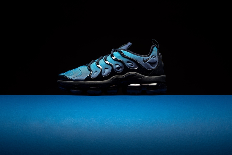 Nike,Air VaporMax Plus,924453-  魅蓝过渡配色！全新 Air VaporMax Plus 现已发售