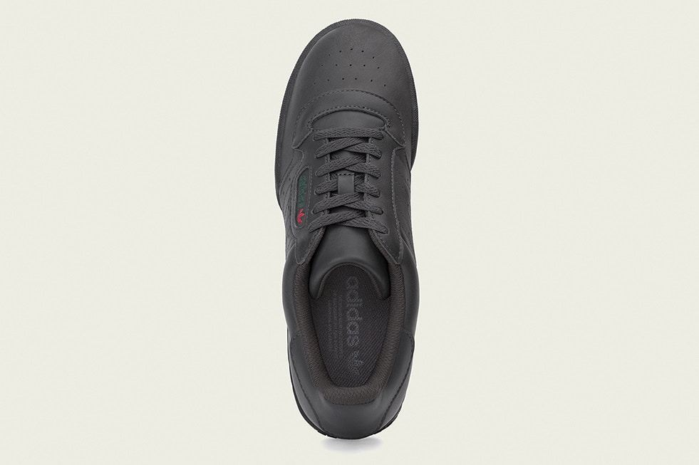 adidas,Yeezy PowerPhase  国内发售信息公布！纯黑 Yeezy PowerPhase 本周登场