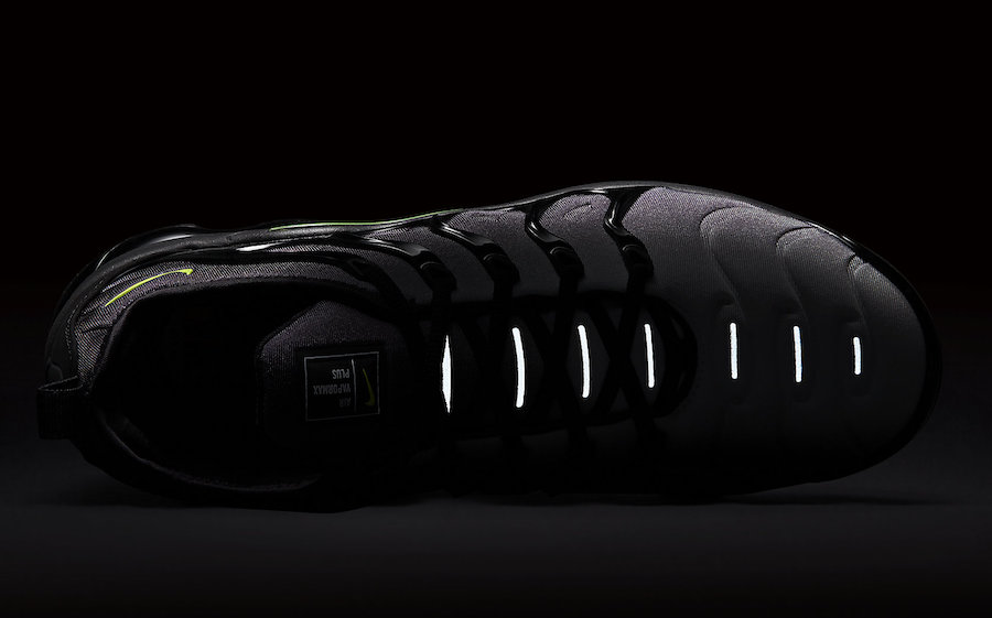 Nike,Air VaporMax Plus,924453-  低调中有玄机！全新配色 VaporMax Plus 上脚照欣赏