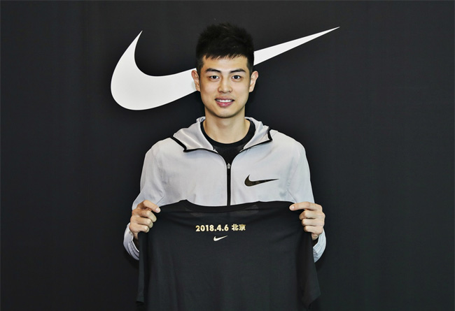 Nike,方硕  Nike 篮球正式签约方硕