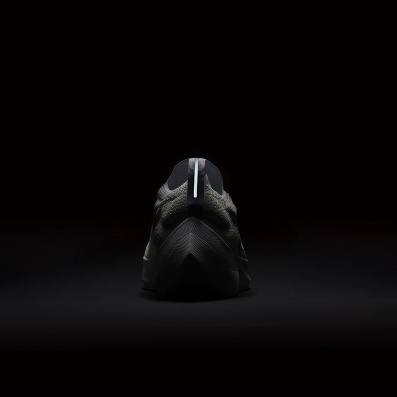 Nike,Vapor Street,  人气纯白现身！潮流跑鞋 Vapor Street 带来两双全新配色