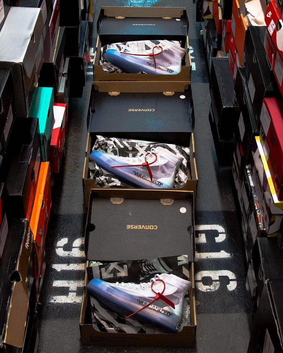 OFF-WHITE,Converse,Air Mag,Nik  看看 StockX 上最贵的 9 双鞋！没准你有其中的几双
