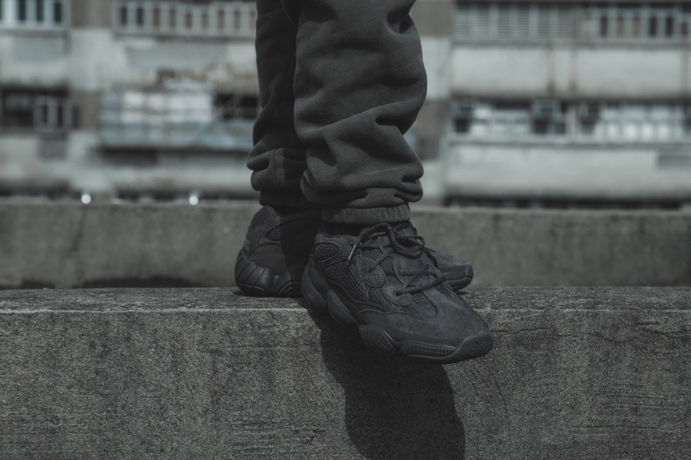 adidas,Yeezy 500,发售,上脚  上脚酷炫又高街！Yeezy 500 “Utility Black” 本周末正式发售