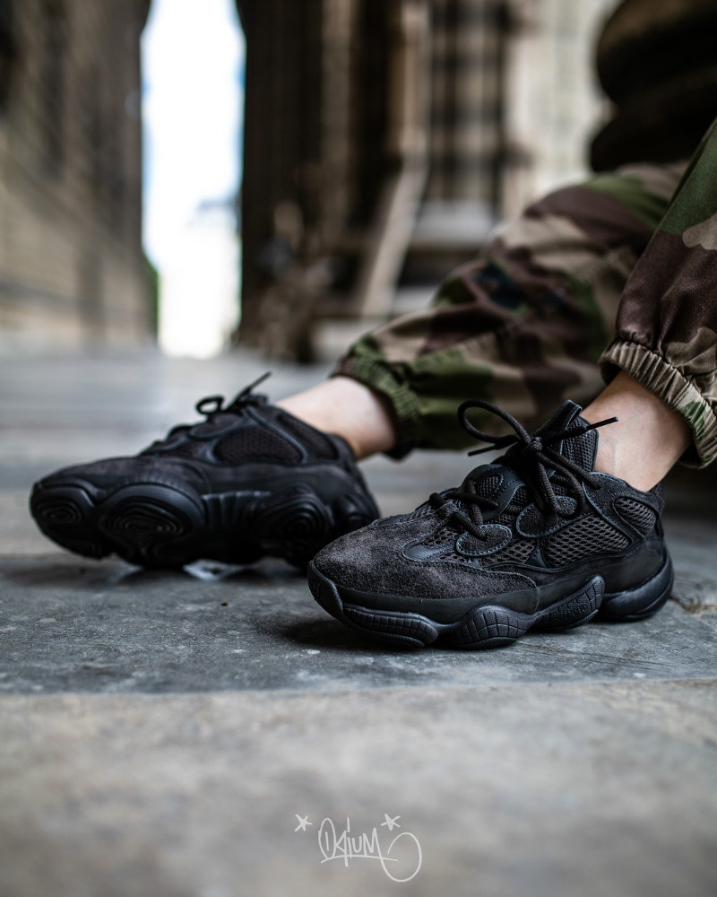 adidas,Yeezy 500,Utility Black  收到 Yeezy 500 通知了么？别忘明早官网 10 点发售！