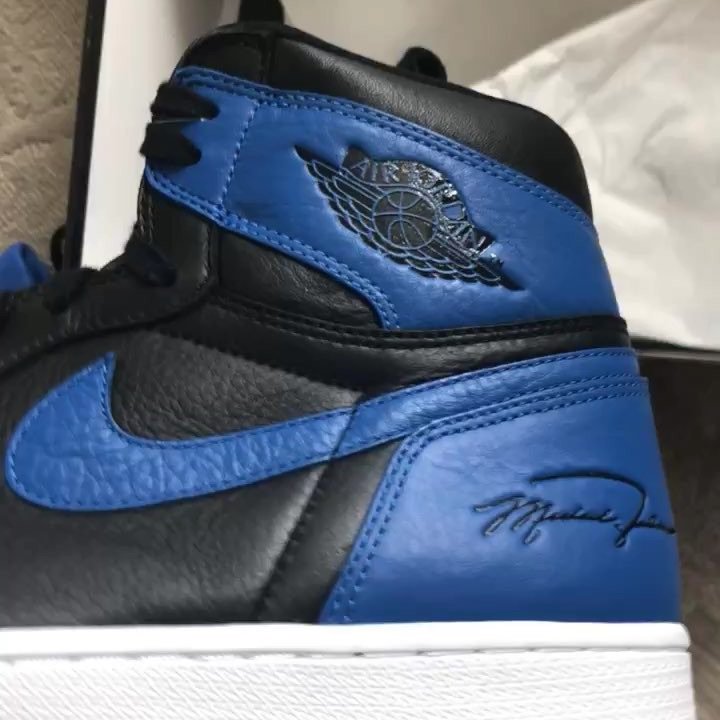 AJ1,Air Jordan 1  黑蓝 + 闪电联名合体！又一双阴阳 AJ1 实物首次曝光