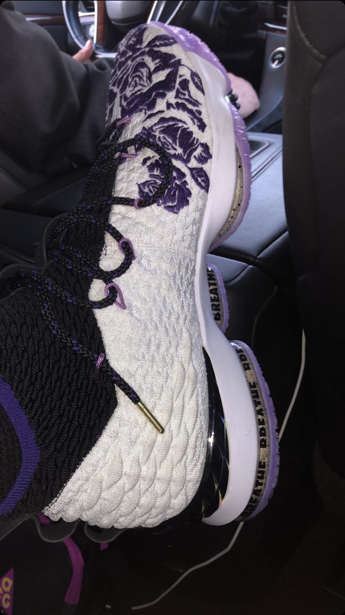 Nike,LeBron 15,詹姆斯  詹姆斯开始偏爱紫色！晒出花卉 LeBron 15 超像 KITH 联名