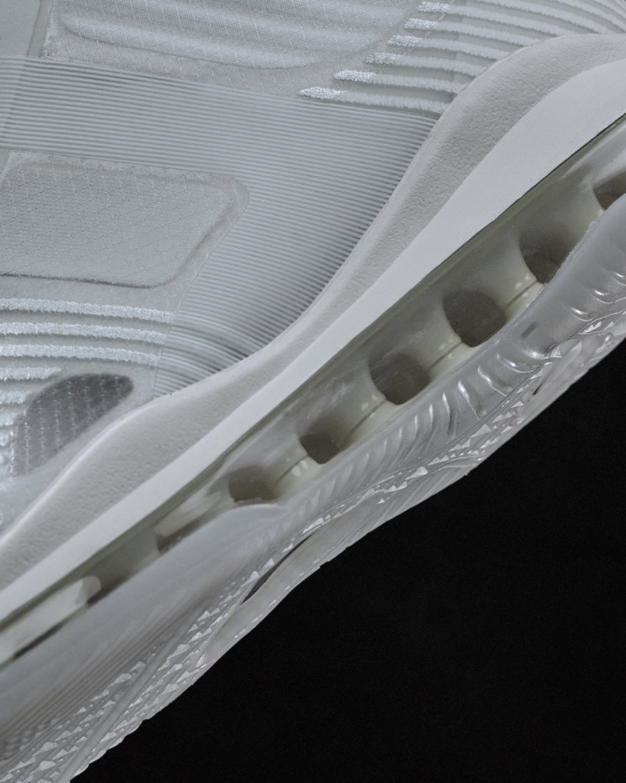 你,也有,机会,入手,John,Elliott,LeBron  你也有机会入手！John Elliott x LeBron Icon 纯白亲友限定曝光