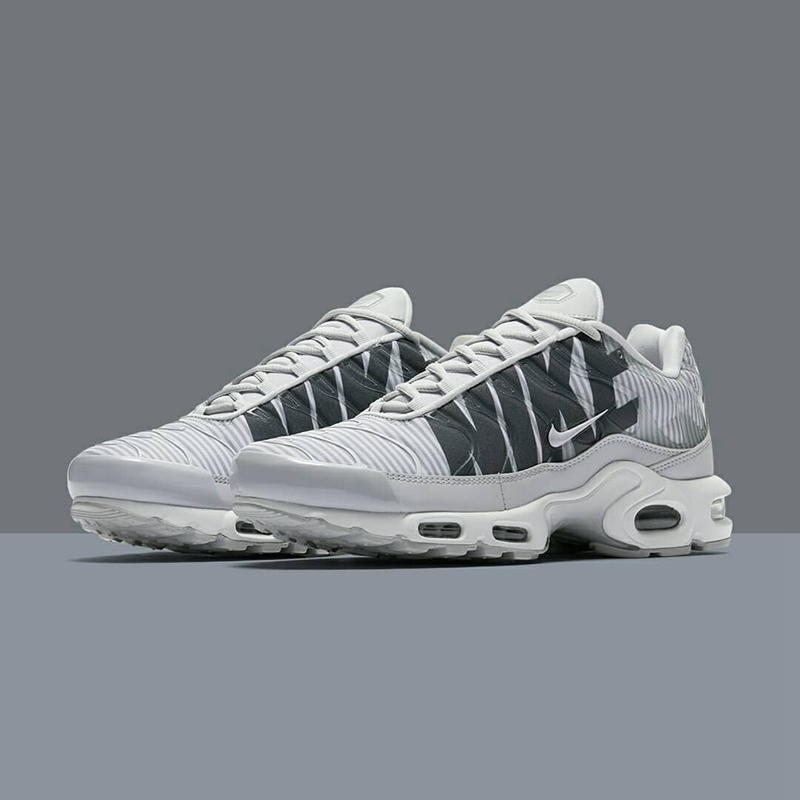 Nike,Air Max Plus TN SE,上脚,发售  渐变 Nike 字体！Air Max Plus TN SE “Stripes” 上脚图赏