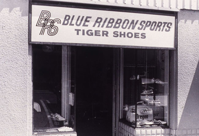 看完懵了!原来 nike 历史上最早的 logo 竟然长这样!