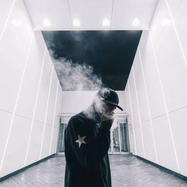 Yeezy  双 11 推荐第一弹！Yeezy700、AJ3黑水泥！还有长裤、卫衣、羽绒服！