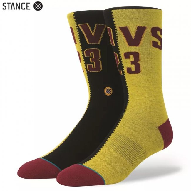 Yeezy  双 11 推荐第一弹！Yeezy700、AJ3黑水泥！还有长裤、卫衣、羽绒服！