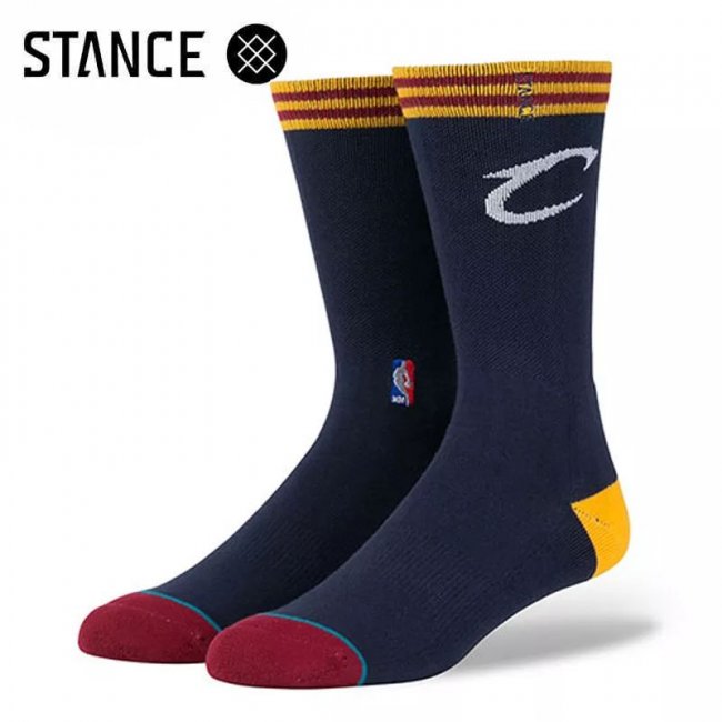 Yeezy  双 11 推荐第一弹！Yeezy700、AJ3黑水泥！还有长裤、卫衣、羽绒服！