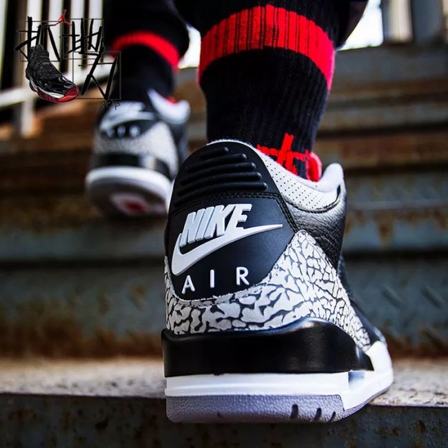 Yeezy  双 11 推荐第一弹！Yeezy700、AJ3黑水泥！还有长裤、卫衣、羽绒服！