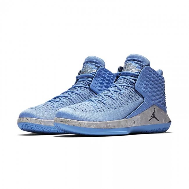 Yeezy  双 11 推荐第一弹！Yeezy700、AJ3黑水泥！还有长裤、卫衣、羽绒服！