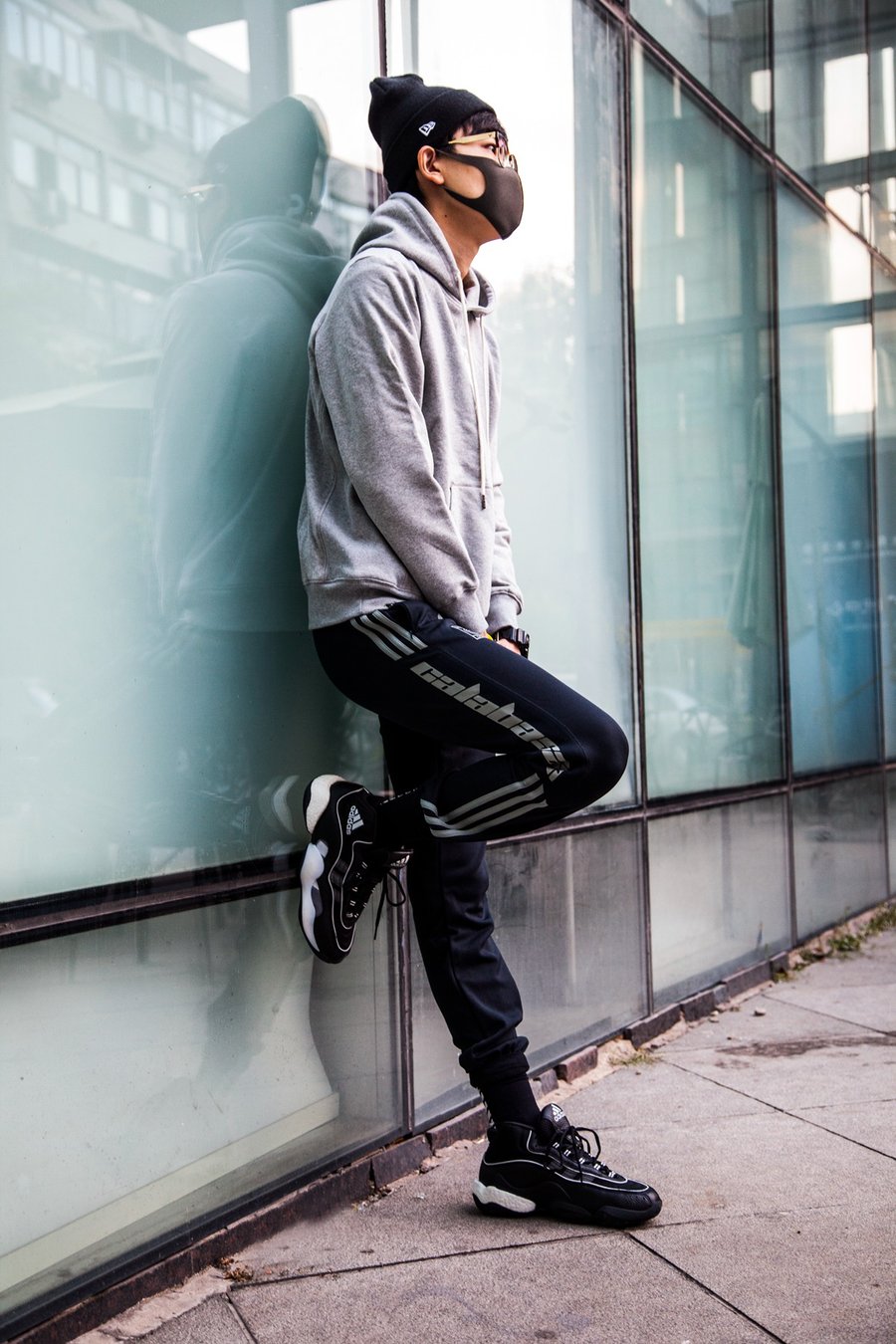 侃爷神裤今天发售!本月还有两双 yeezy 新品!