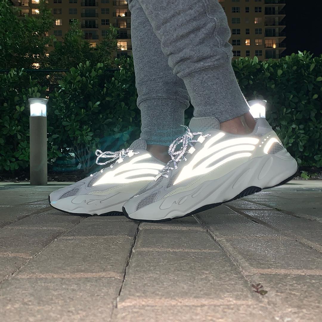 EF2829,Yeezy,Yeezy 700 EF2829 今年最后一双椰子！Yeezy 700 V2 Static 还有酷炫的隐藏效果！