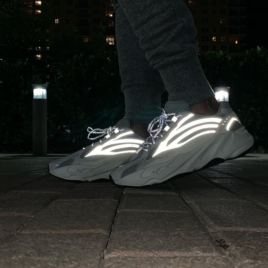 EF2829,Yeezy,Yeezy 700 EF2829 今年最后一双椰子！Yeezy 700 V2 Static 还有酷炫的隐藏效果！