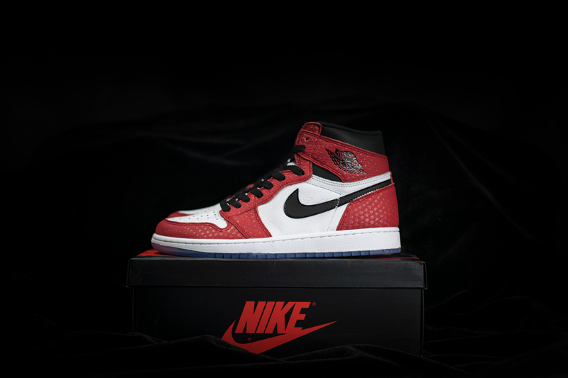 Air Jordan 1,AJ1,发售,开箱,上脚  让人又爱又恨的压轴大戏！别忘了这双 Air Jordan 1 明天发售！