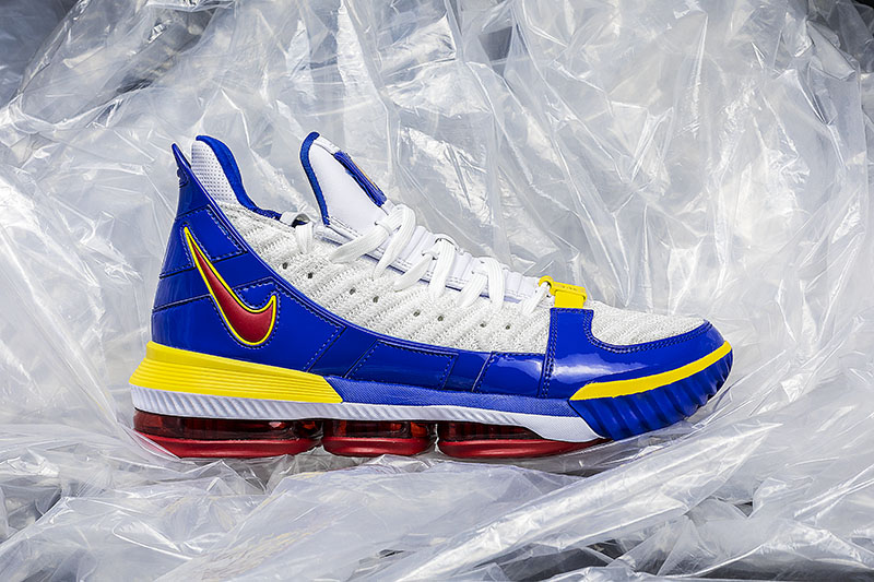 Nike,LeBron 16,Watch,Super Bro  从未市售的超人主题！LeBron 16 “Super Bron” 今天下午发售！