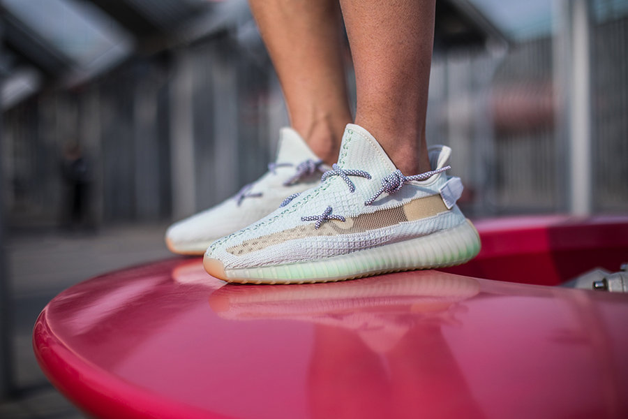 yeezy350v2最全穿法除了火爆的kaws鞋帶還有