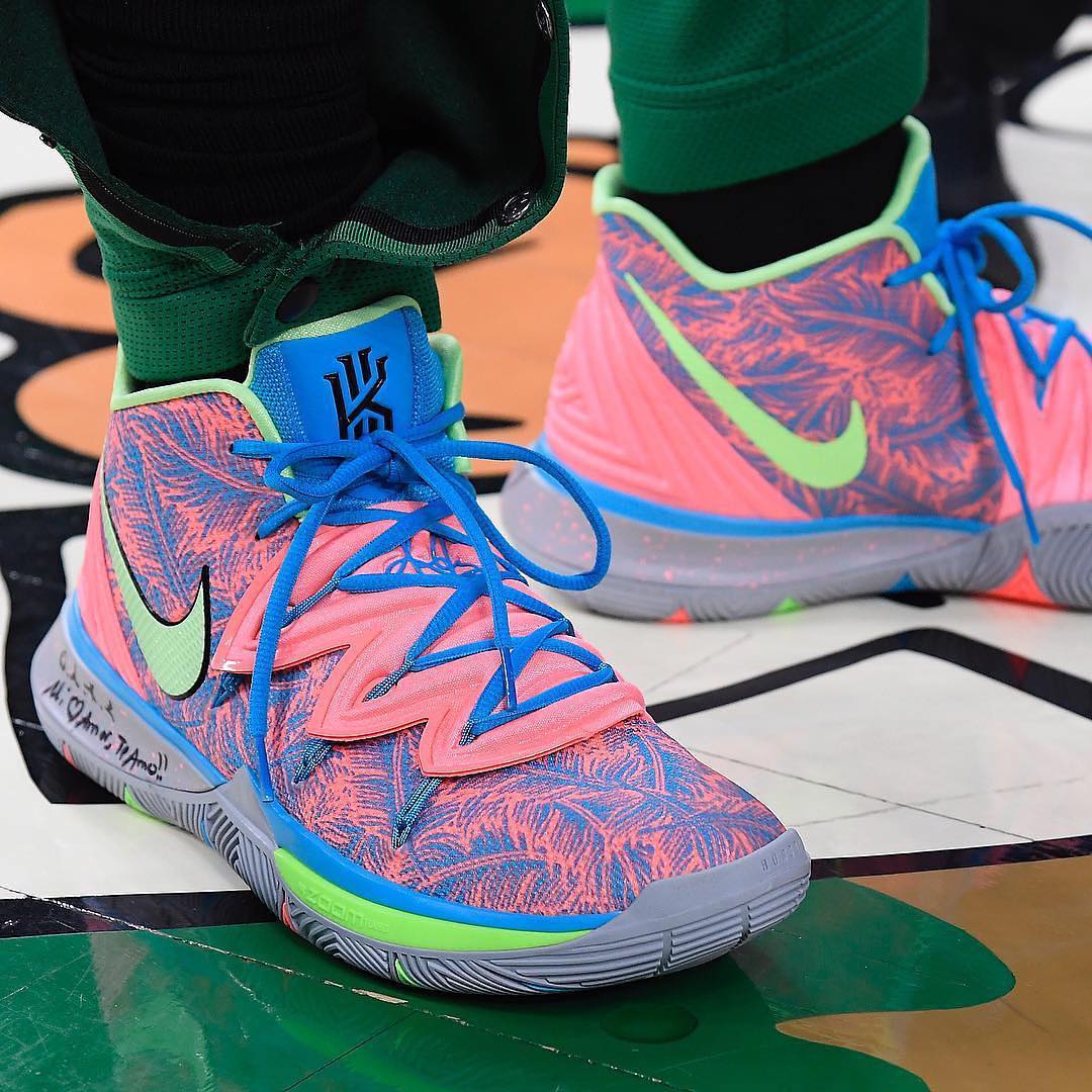 醒目马卡龙色配色欧文上脚kyrie5pe战靴