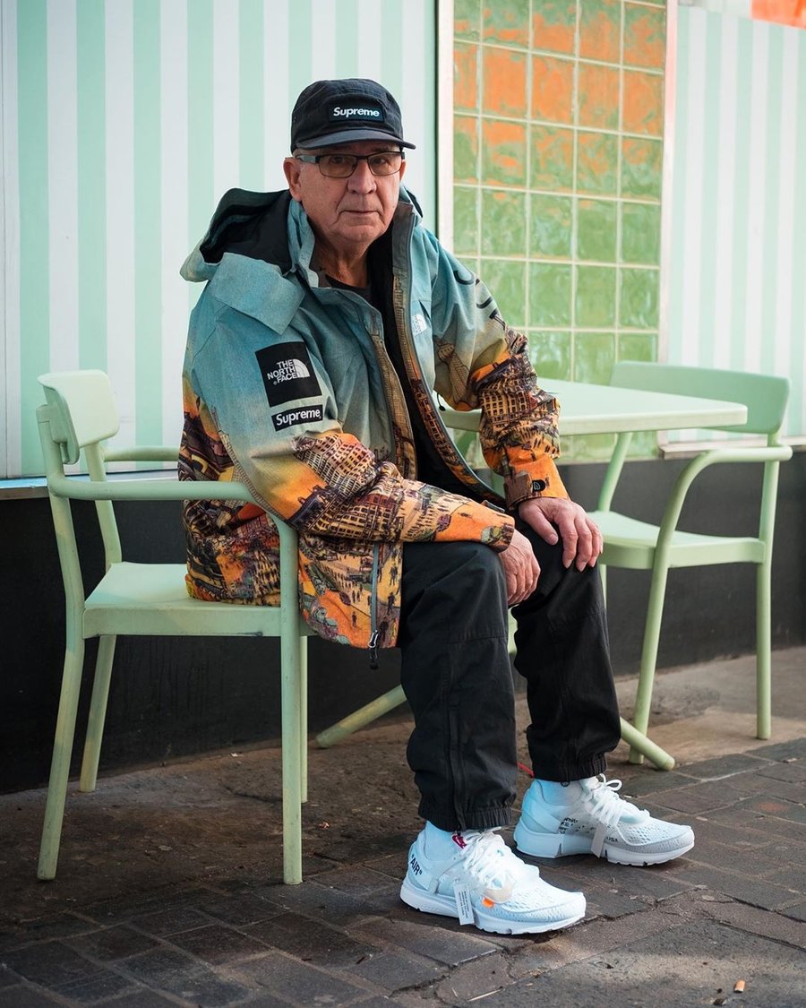 上脚,supreme,nike,air jordan 除了穿反钩的苏大强,这些「球鞋老人」