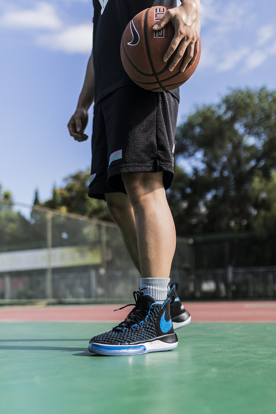 Nike,AlphaDunk,上脚  重新定义澎湃软弹！这双 Nike「最新顶级战靴」穿上就想跳！