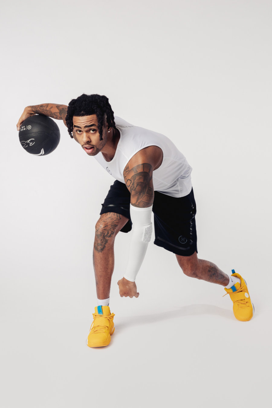 韦德钦点接班人!拉塞尔签约李宁, 展示全新战靴!