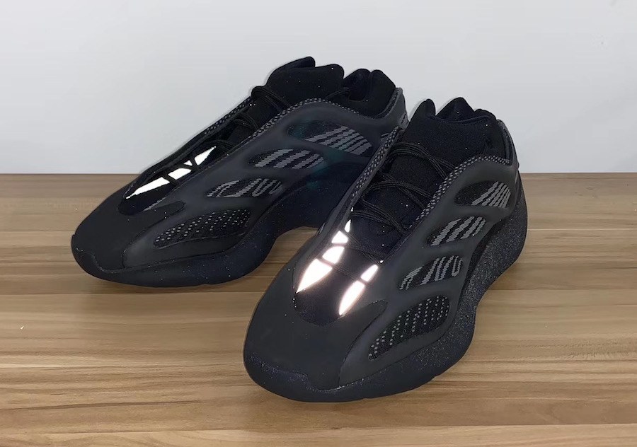 Yeezy 700 V3,Yeezy  暗藏杀机！「黑武士」Yeezy 700 V3 首次曝光！即将发售