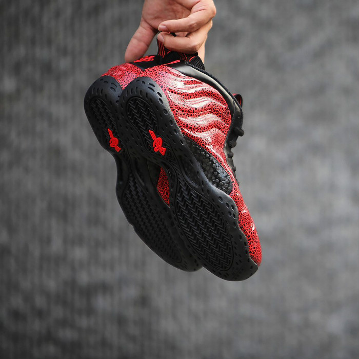 Nike,Air Foamposite One,Lava,3  质感独特的黑红装扮！吸睛度超高的「熔岩喷」即将发售！