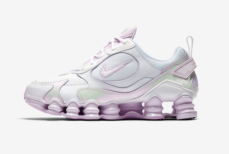 Nike,Shox Tl Nova,Barely Grape  想体验「机械缓震」的极致脚感？这双幻彩 Nike 新品刚刚发售！