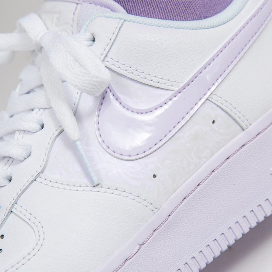 Nike,Air Force 1 WMNS,CU3449-1  淡紫色中底尽显高级！这双纯白 Air Force 1 真有点特别！