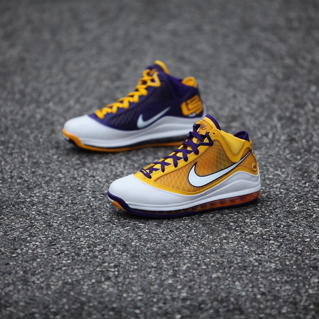 pe 规格的湖人 lebron 7 明早发售!定好闹铃记得抢!
