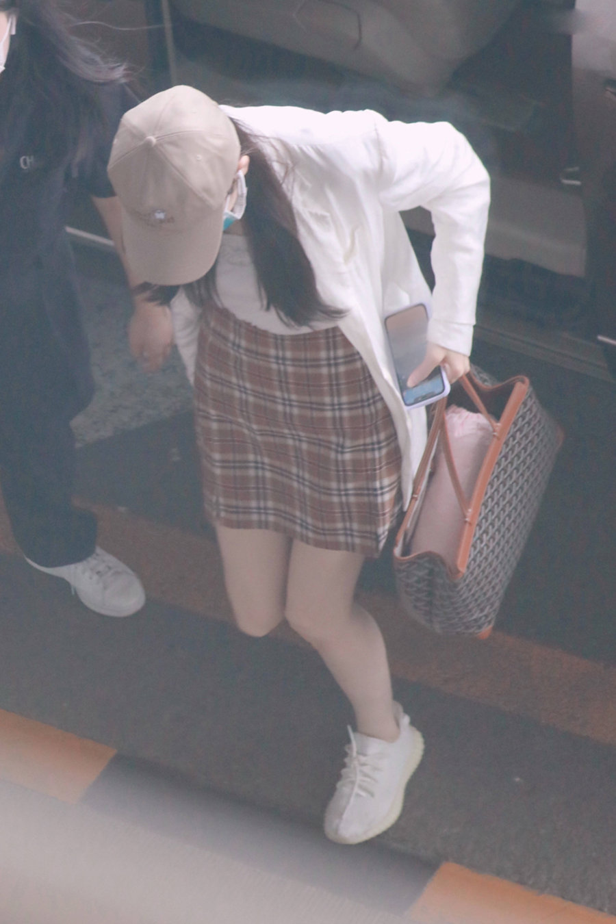 「娘娘孙俪」也是球鞋女神!她竟然穿了这双近期超火的 dunk sb!