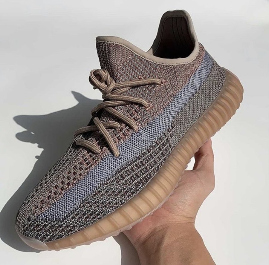 adidas,Yeezy Boost 350 V2,Yech  全新 Yeezy 350 V2 实物曝光！你觉得这叫什么配色？