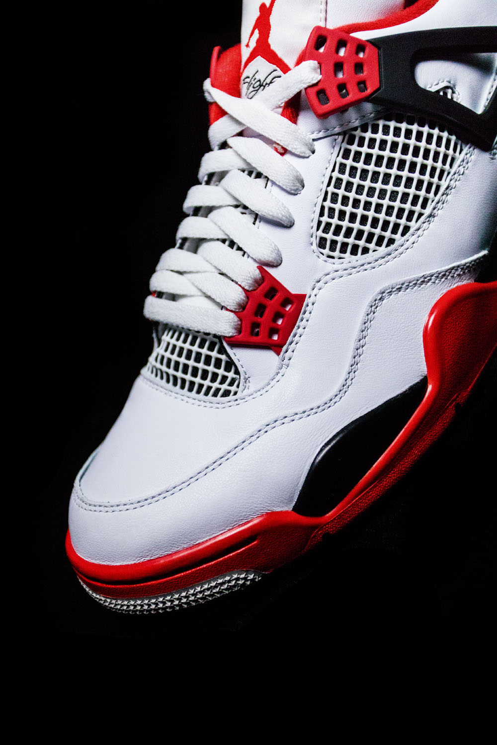 31年首次完美复刻今年最值得买的aj白红aj4全网最快上脚