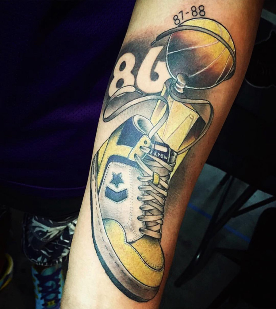 女鞋头为得到天价狠鞋付出惨痛代价但每双都独一无二