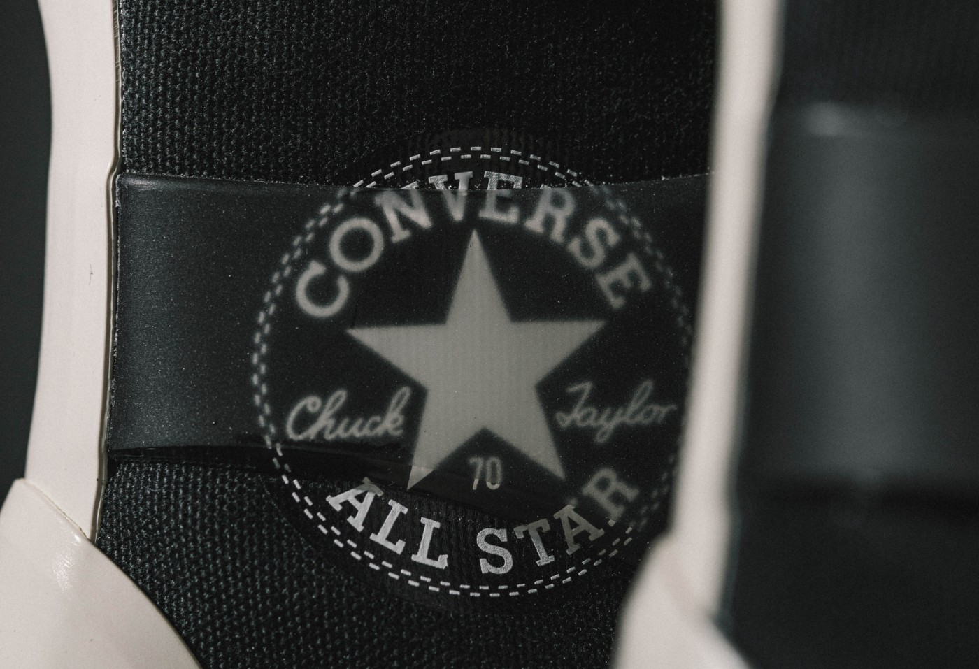 Kim Jones,Converse,发售  Dior 总监和匡威全新联名系列现已发售！实物质感真不错！