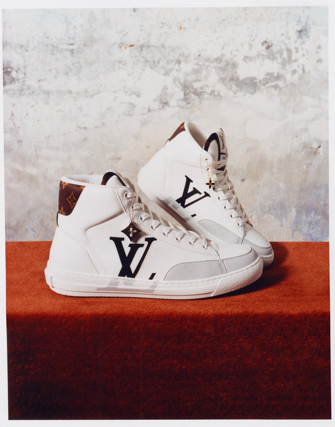 Louis Vuitton,Charlie Sneaker  Louis Vuitton 又出新鞋！市价近万元的小白鞋！你爱了吗？