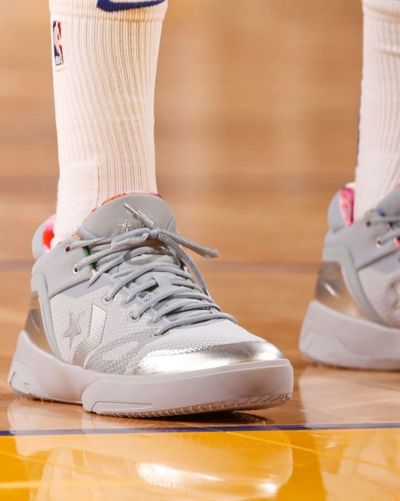 塔克上脚「超稀有」科比球鞋!隔空回怼小老弟:服不服?