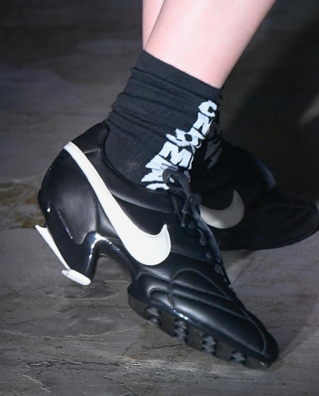 CDG,Nike,发售  CDG x Nike 高跟鞋太秀了呀！今天突袭发售，你敢穿吗？